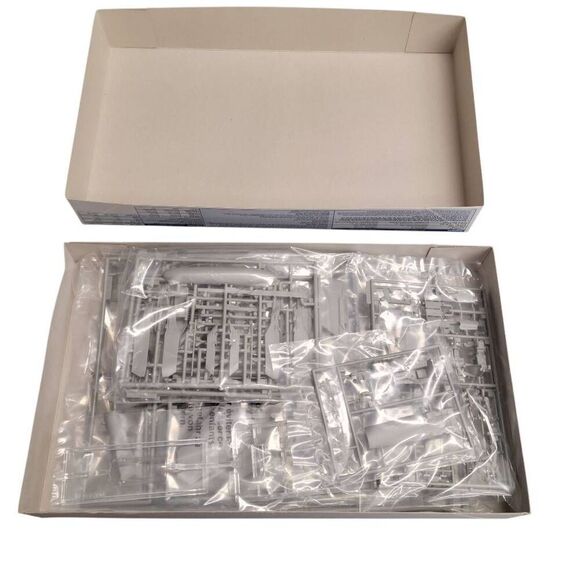 Revell Model NEW in Box F/A 18-E SUPER HORNET Airplane - Picture 2 of 11